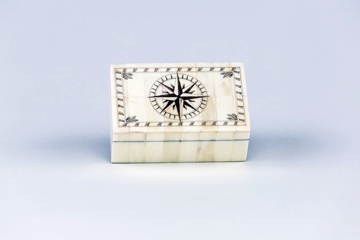 [6654CM] Compass Rose 5" Scrimshaw Bone Box